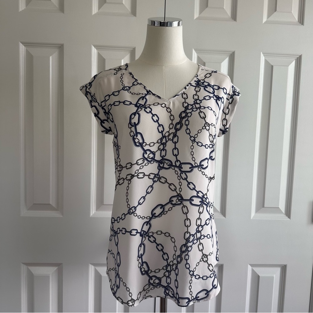 Express White Navy Blue Blouse V-Neck Cap Sleeve Chain Print Relaxed Fit Size XS